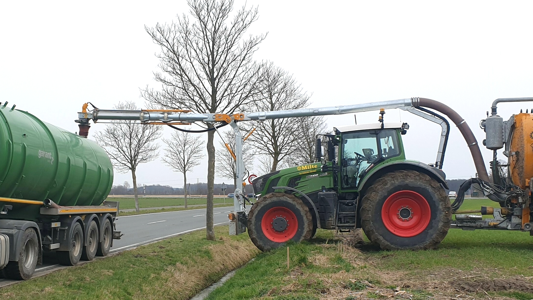 Gülletechnik: Saugarm von KleuTec überspannt sogar Gräben